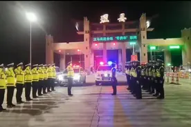 @驾驶员！不要违反交通法，行前备好充足油料，四川高速公安一分局接管蓉昌高速汶川至马尔康段图片