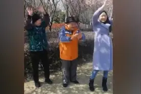 儿媳每天带公公跳舞延缓老年痴呆 老公：很幸运找了一个这么好的老婆！视频封面