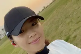 冲浪达人！刘涛评论营销号：敬业精神让人佩服图片