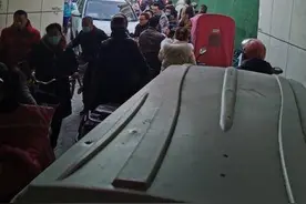 西安丰收路铁路下穿隧道高峰期堵得水泄不通 市民盼改造图片