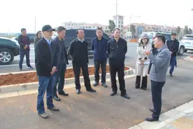 曲靖市人大调研组到陆良县调研交通基础设施建设工作图片