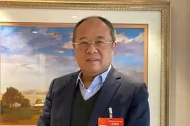 代表回应不建议年轻人戴美瞳图片