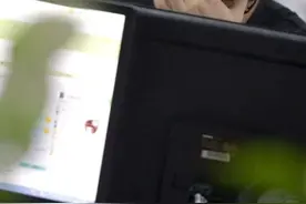 政协委员声讨超时加班 捍卫8小时工作制图片