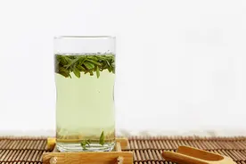 又到春茶上市时，如何正确贮藏绿茶？这份提示请收好视频封面