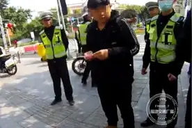 15岁少年骑超标电动车被查！掀开坐垫后，所有人都大吃一惊图片