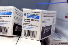 美国老人打强生新冠疫苗现严重副作用：全身红疹 皮肤脱落图片