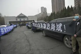 迟尚斌追悼会今日上午举行，李铁、李明、徐弘等送别图片