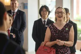 英国驻广州总领事到访珠海德威图片