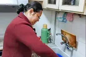 没有血缘，也可以是亲人！长征这名家政服务员用心关怀特殊家庭图片