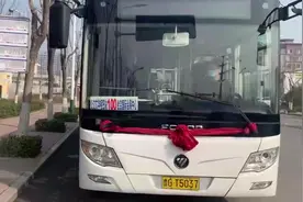 49秒丨贯穿南北！潍坊100路公交上线运行图片