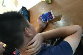教育部明确中小学生手机禁止带入课堂图片