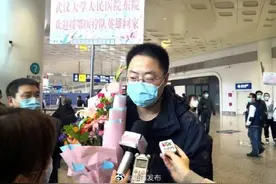 英雄归来，最高礼遇！武汉迎接新疆抗疫“战友”赏樱图片