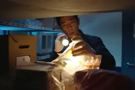 反黑：小安帮凤翔打掩护，带上便当，勾搭证物房女警出来吃饭视频封面