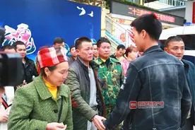 百色一10岁男童爬火车去找爸爸失联，23年后终于再回家图片