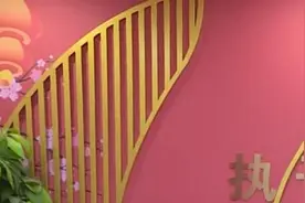 特殊的婚礼：男子戴手铐与怀孕女友进行结婚登记仪式视频封面