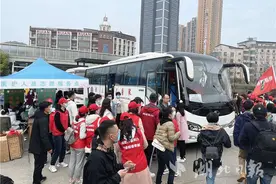 武汉大学迎来医护赏樱专场第一批援鄂医护工作者图片
