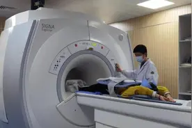 女孩3个月减重15斤查出脂肪肝，医生建议减肥不宜过快视频封面