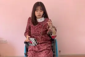高位截瘫的时尚博主：只要口红足够鲜艳，疤痕便不再显眼图片