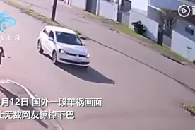 功夫侠？骑手超速被车撞到半空 干脆前空翻360度稳稳落地 网友看呆图片
