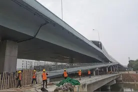 过铁路更方便了，杨泗港快速通道跨铁路人行通道年中开通图片