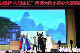 南京这所小学藏了个“创想园”，孩子画展都安排上了图片