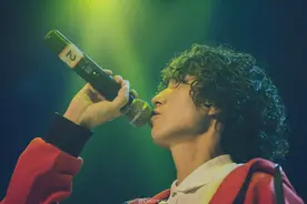 庞麦郎父亲回应儿子被送精神病院：希望他放弃唱歌图片