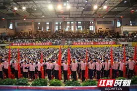 只争朝夕 不负韶华——娄底三中举行中考百日誓师大会图片