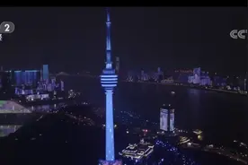 湖北武汉：灯光秀点亮樱花季 两江四岸花影流光图片