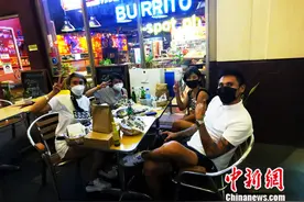 再宵禁前夜，马尼拉马卡蒂绿带的“不舍”图片