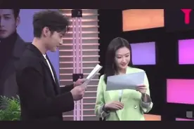 景甜与张彬彬合体直播 还原“按唇杀”画面高甜图片