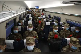 2021年首批1400余名北京新兵奔赴军营图片