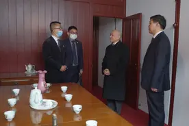 追随父亲西哈努克足迹，柬埔寨国王来到这个18平方米的房间图片