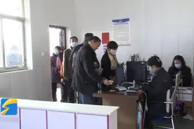 菏泽市成武县：“三小车辆“禁限行，公交卡办理火起来图片
