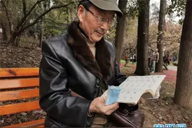 贵阳河滨公园相亲角火了“红娘”胡老师回应图片