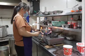 福州曼玲粥店被关停后，记者走访广州曼玲粥店后厨视频封面