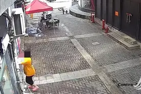 上海一女子卫生间产子掐死扔垃圾桶被公诉：不能让她打扰我的生活图片