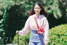 张小斐裤子穿反被吐槽？网友：明明是甜美穿搭的典范图片