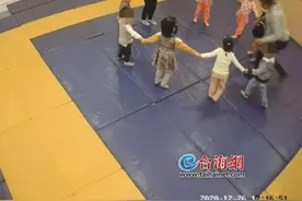 3岁女童胳膊脱臼 肇事外教不辞而别离开厦门图片