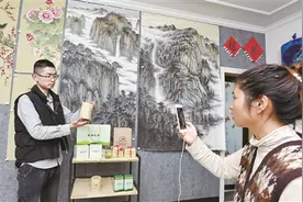 “无声”兄妹玩转抖音直播带货 6.1万抖音粉丝热捧他们的画作和自产龙井茶图片