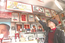 七旬老人痴迷红色收藏近30年图片