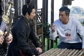 电影版《寻秦记》古天乐的T恤再现 一件T恤穿20年图片