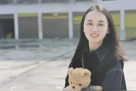 不找到学生不罢休！女孩上学迟到，班主任冲到家里看见惊人一幕图片