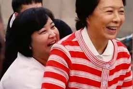 《你好，李焕英》52亿票房的大蛋糕 贾玲能分到多少？视频封面