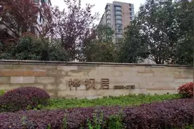 帮帮团 | 异味、蝇虫……小区垃圾堆放点怎么可以放地下室？杭州有居民快崩溃了图片
