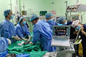 【健康解码】守护生命 搭造有温度的ICU视频封面