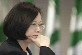 台当局与美国签署一个“备忘录”，蔡英文果然跳了出来，网友酸讽：被美国牵着走图片