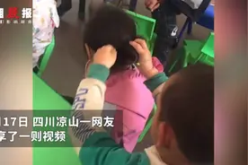 幼儿园里小男孩帮小女孩扎头发，手法娴熟看呆老师，网友点赞小暖男图片