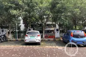 充电车上没得人也要鸣笛 半年多来影响居民睡眠 记者蹲守一小时找到症结图片