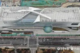 山东省科技馆新馆亮芳容，巨型数学符号“∞”现身建筑顶端图片