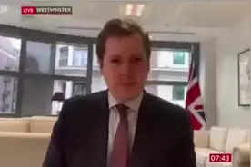 节目中嘲笑政府官员在办公室摆设国旗又给自己点赞，BBC主持人被骂惨...图片
